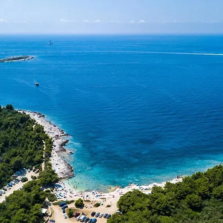 Wonderful Marena With Pool Near The Beach *