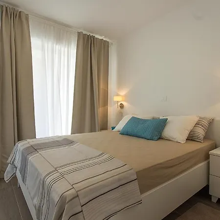 Wonderful Marena With Pool Near The Beach * Ližnjan
