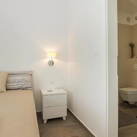 Wonderful Marena With Pool Near The Beach Villa *