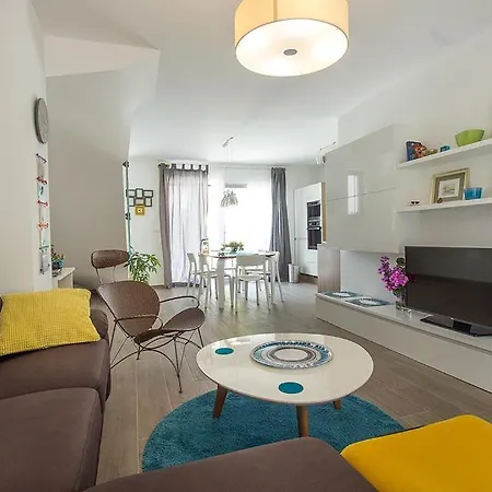 ヴィラ Wonderful Marena With Pool Near The Beach Ližnjan