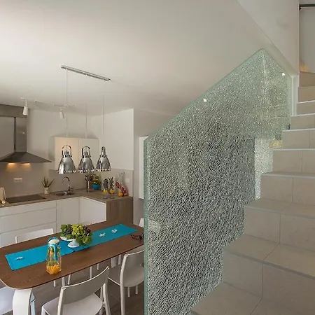Wonderful Marena With Pool Near The Beach *