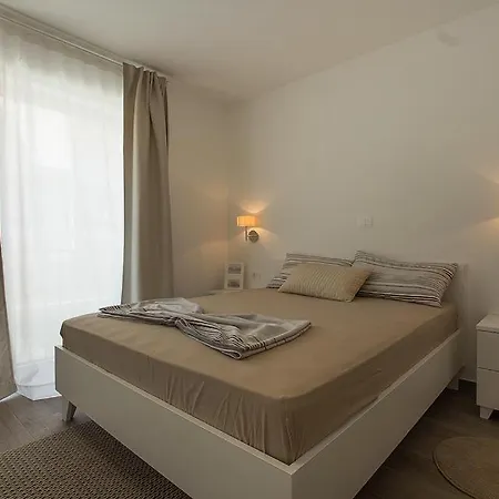 Wonderful Marena With Pool Near The Beach Villa