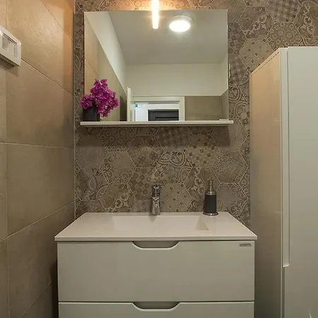 Wonderful Marena With Pool Near The Beach