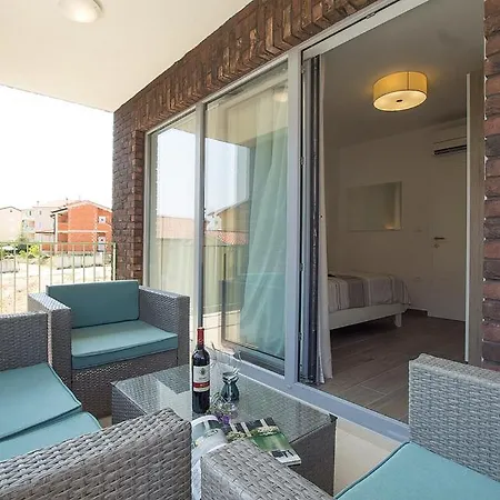 Villa Wonderful Marena With Pool Near The Beach Liznjan